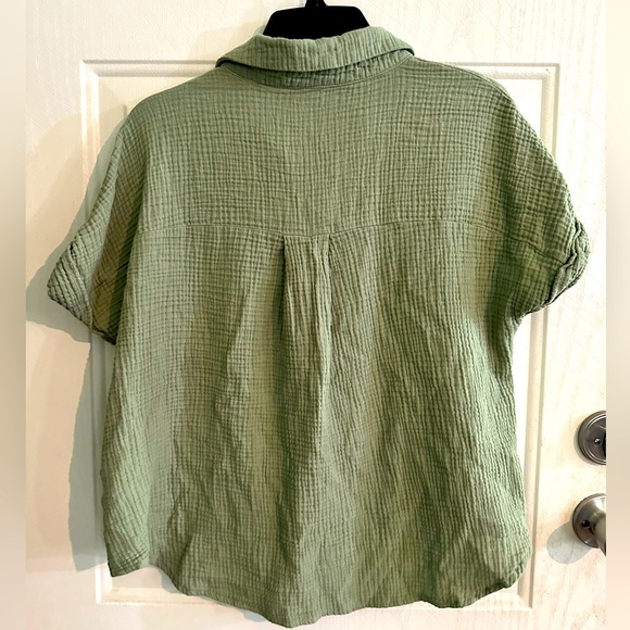 Greathe Button Up Size L - Picture 2 of 3